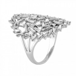 Exclusivo diseño con diamantes en corte baguette