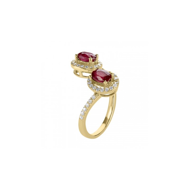 Anillo de lujo con rubies en corte oval