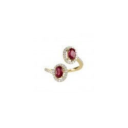 Anillo de lujo con rubies en corte oval