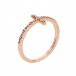 Anillo en oro rosa con un delicado diseño de cruz en 14K