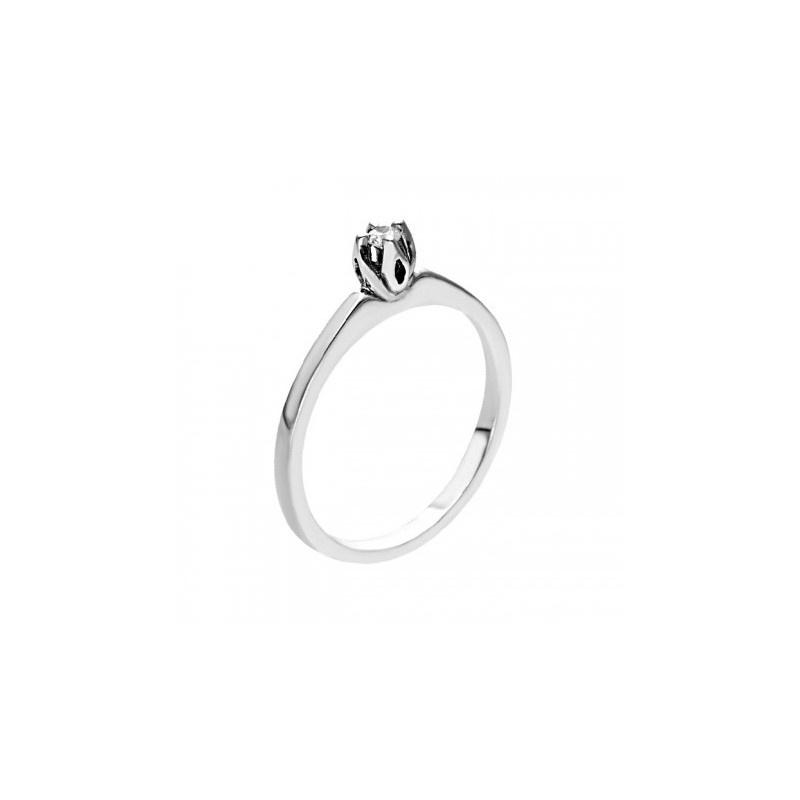 Fino anillo solitario con un diamante central de 0.05 ct
